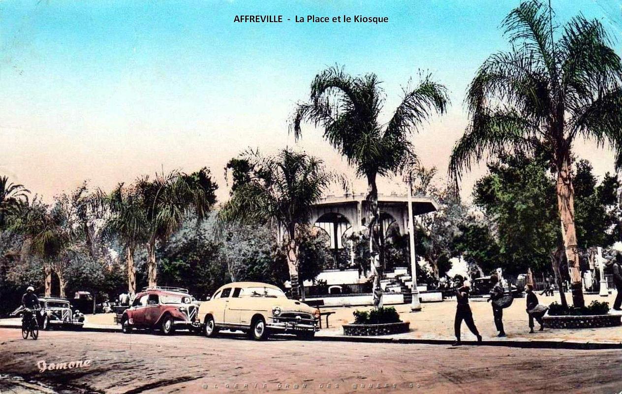Affrevlle - La Place et le Kiosque.jpg